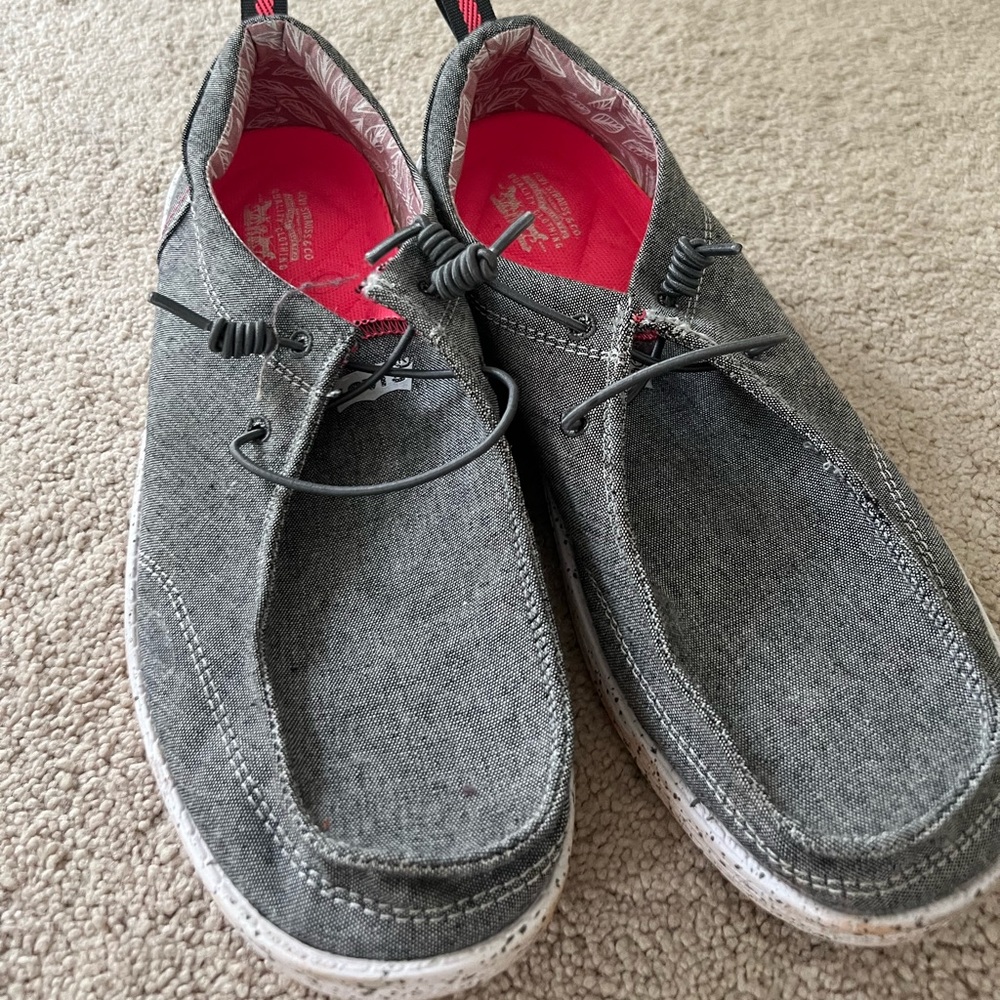 New Levis Slip on Womens shoes